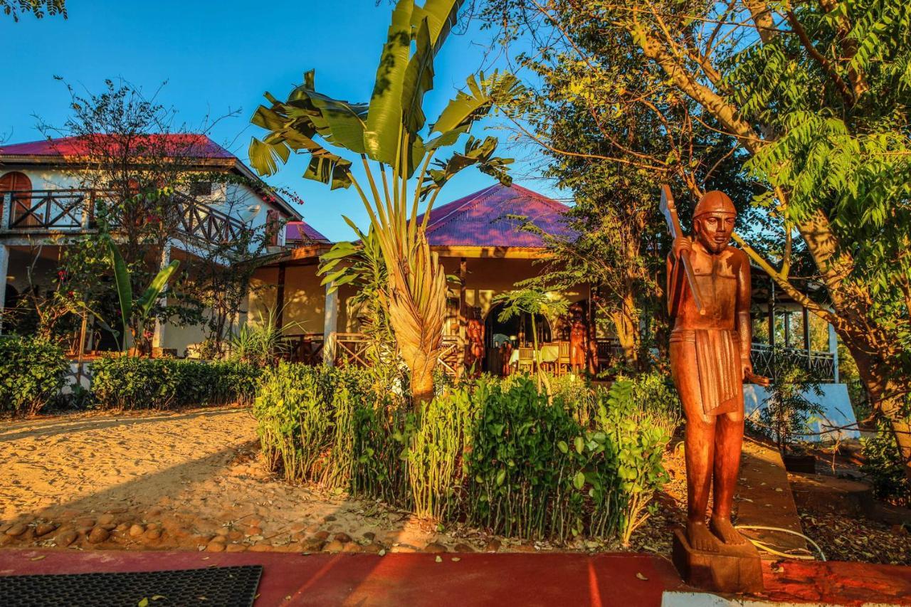 Hotel Olympe De Bemaraha à Bekopaka Extérieur photo