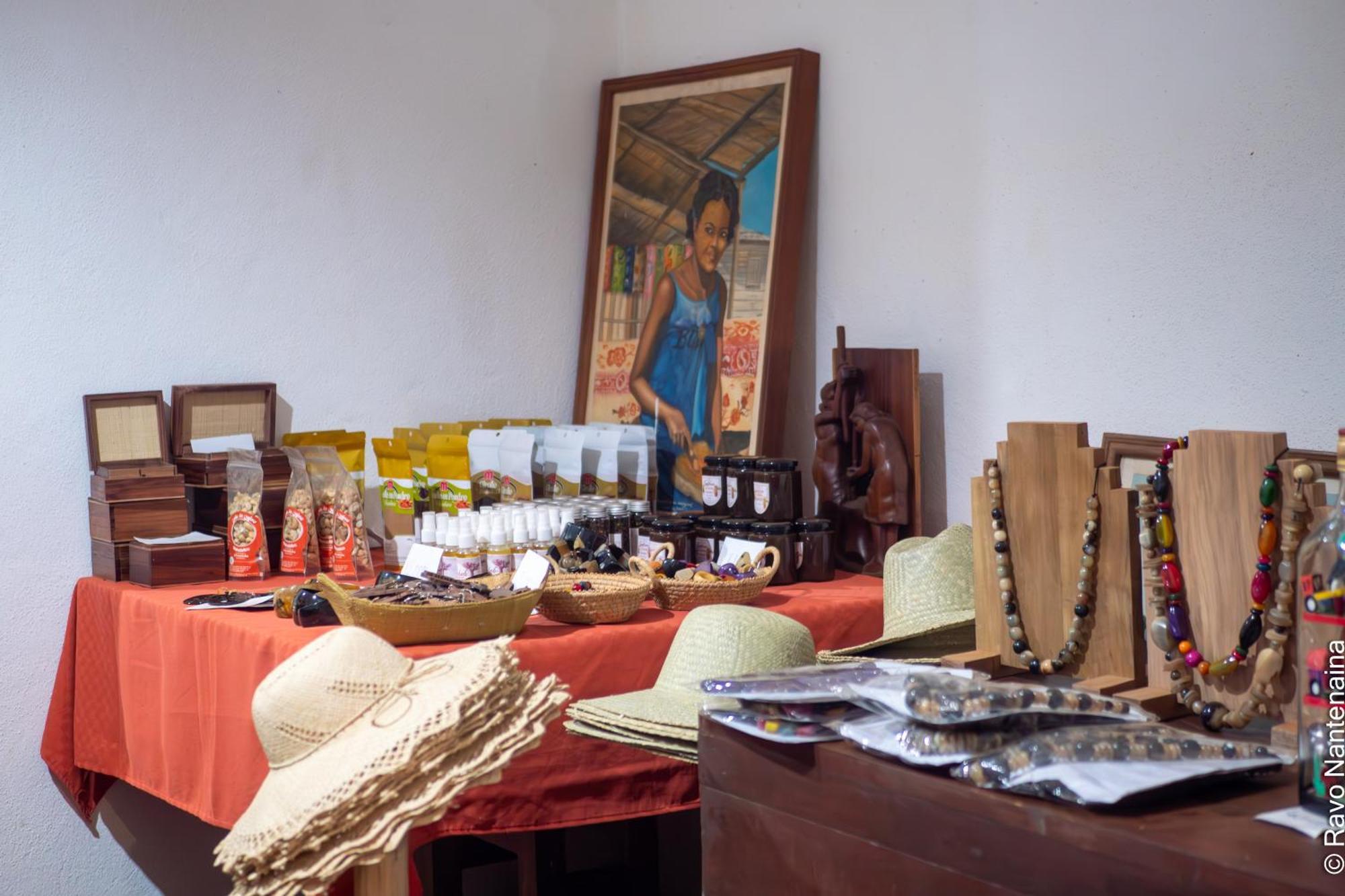 Hotel Olympe De Bemaraha à Bekopaka Extérieur photo